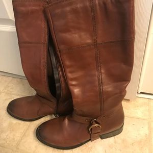 Clark’s boot, only worn a few times, size 7.5.